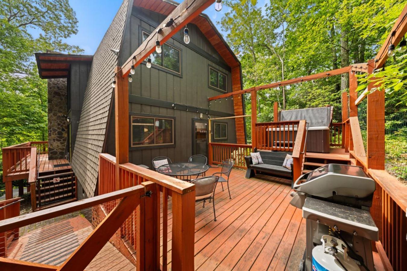 Treetops Chalet - 3Bd/2Bt Boutique Cabin W/Mt Leconte Views In גטלינבורג מראה חיצוני תמונה